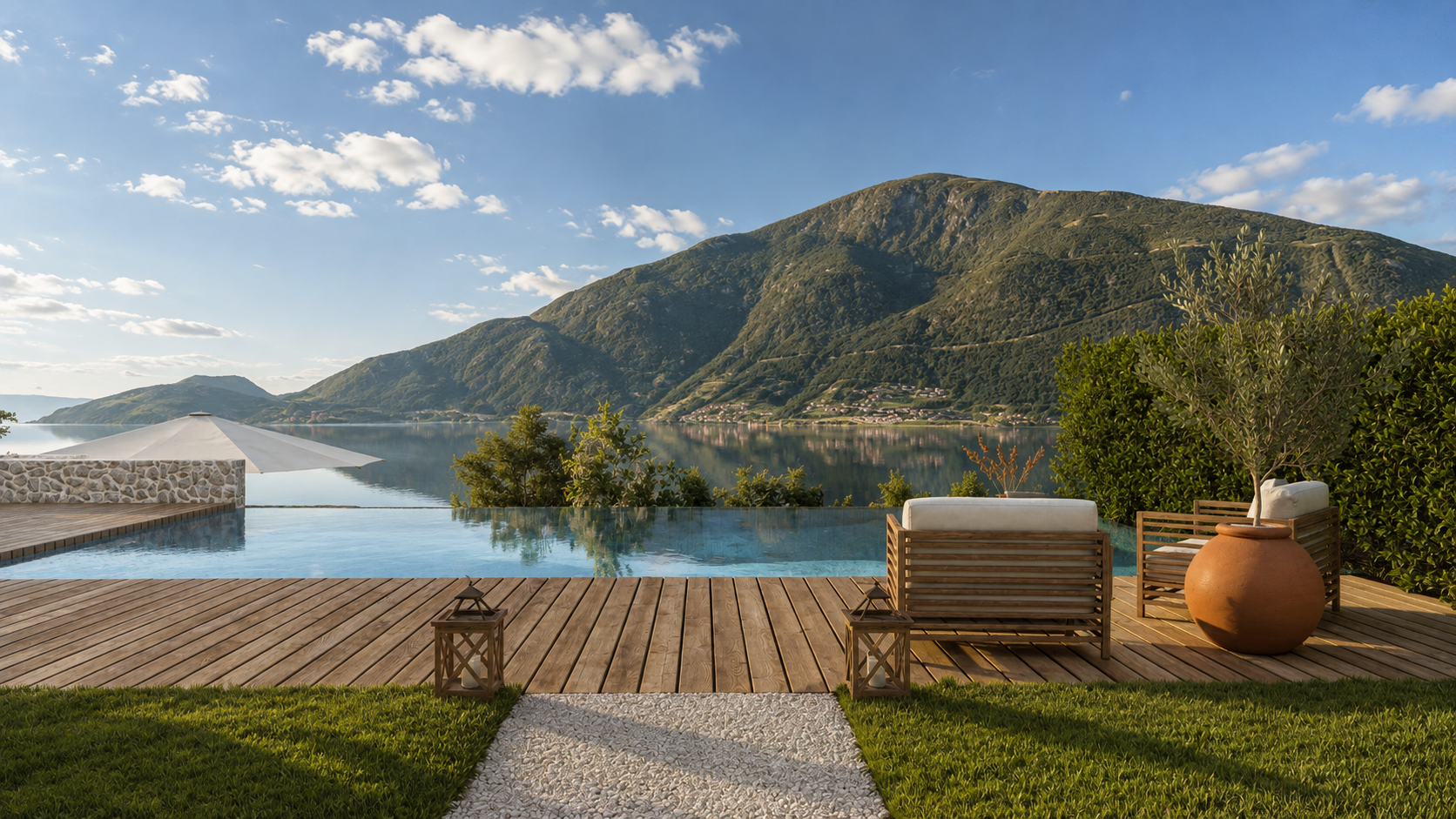 Piscina a sfioro affacciata sul Lago di Como